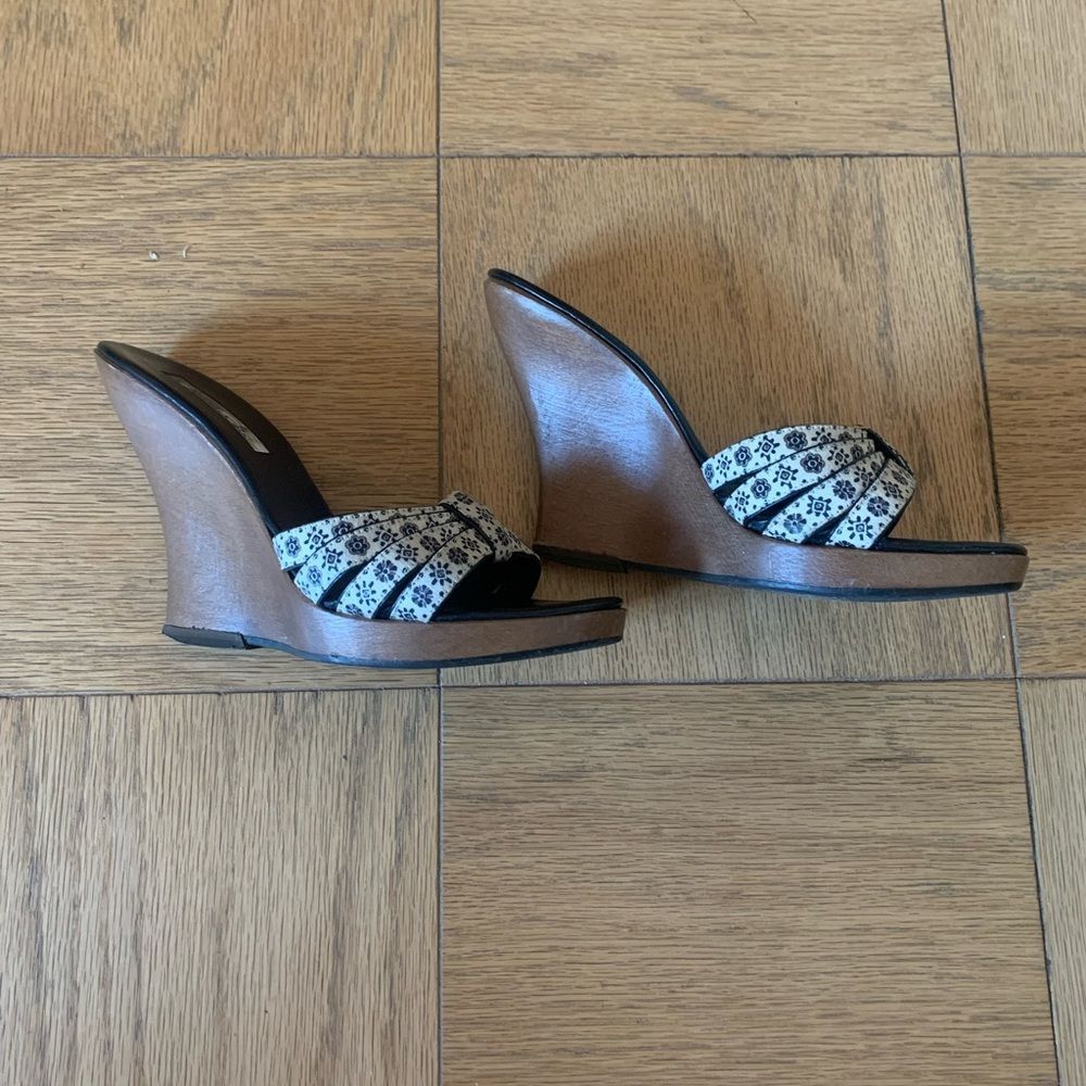 Oscar de la Renta wedges